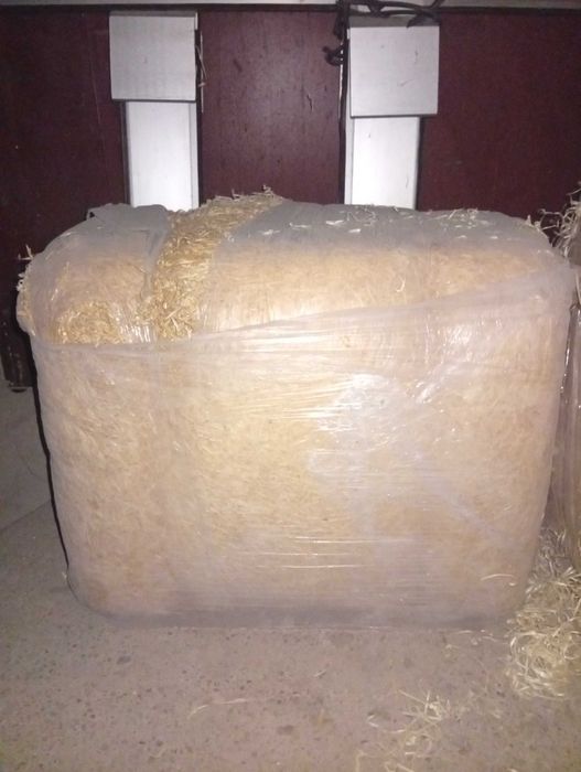 Деревна стружка для пакування подарунків.