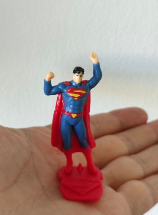 Kinder surprise superman фігурка іграшка супермен