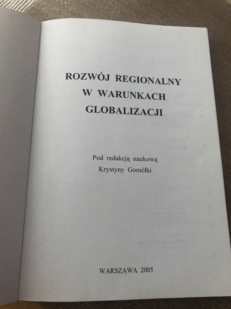 Książka pt” Rozwój  regionalny  w warunkach globalizacji”