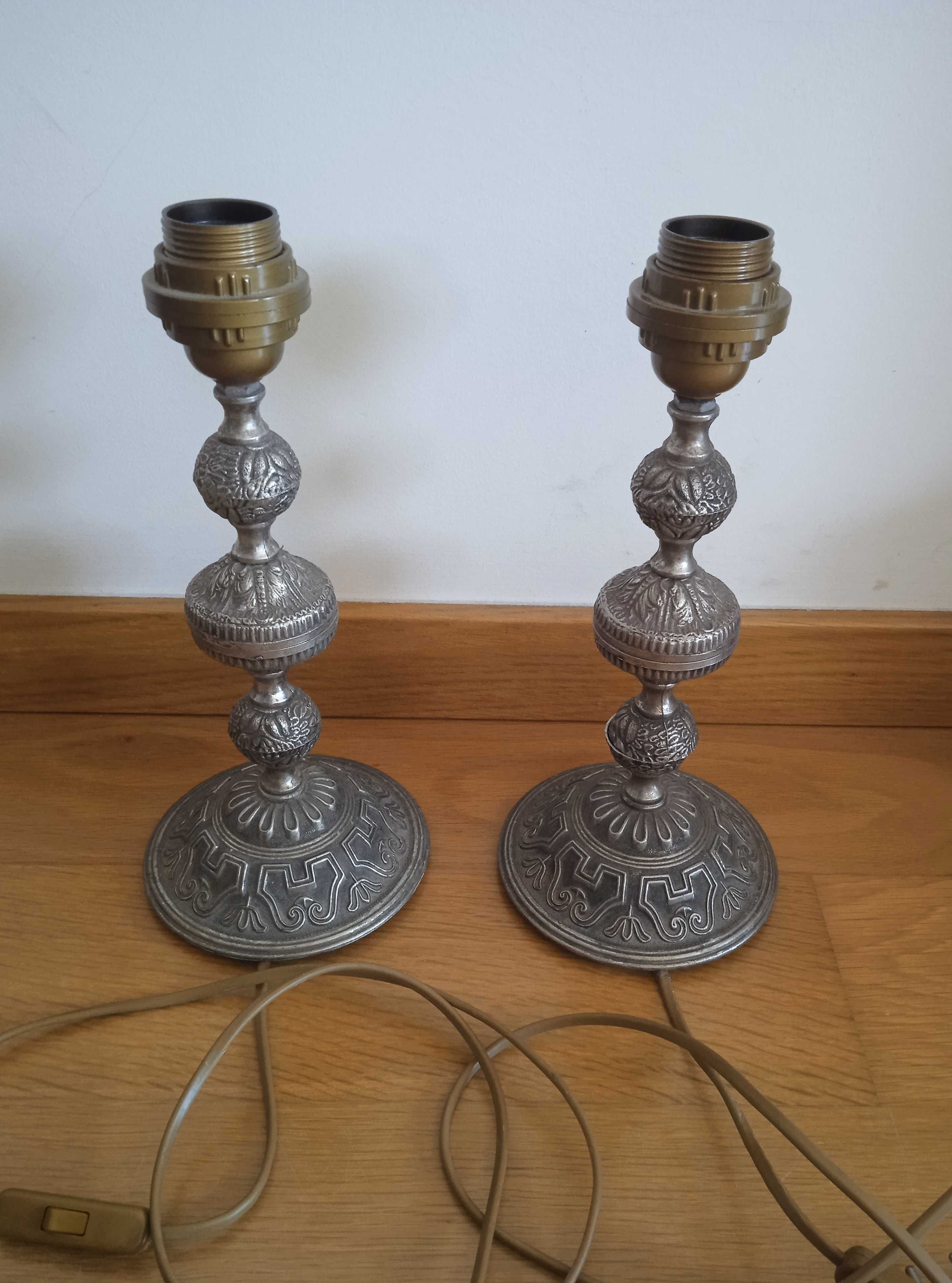 Candeeiros de mesa antigos em metal