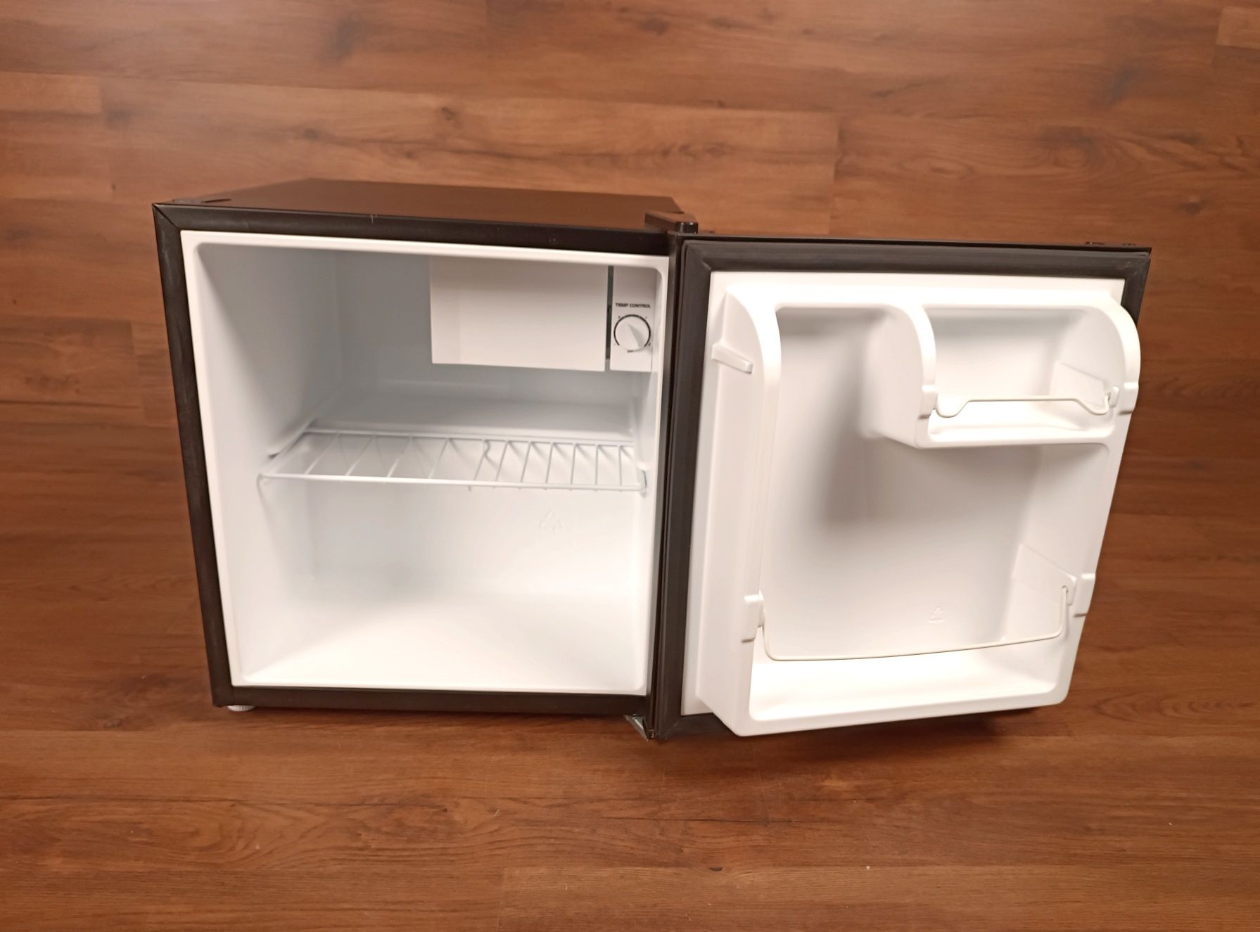 Барний міні холодильник Von Shef	MS705DE чорний гарний стан гарантія