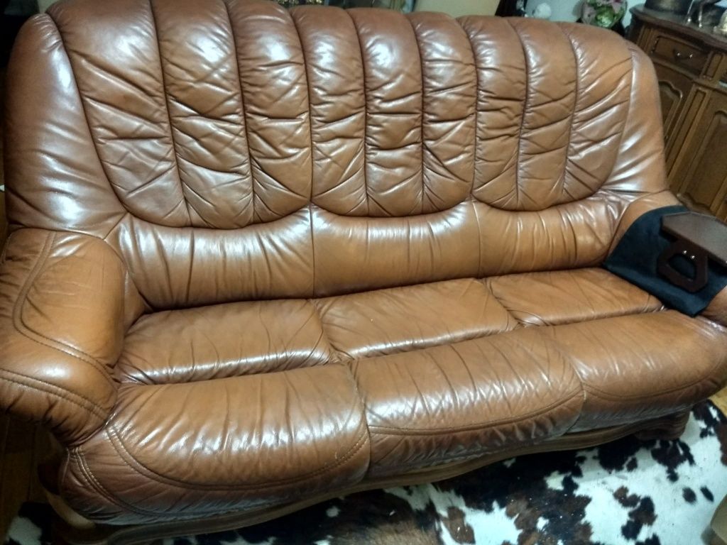 Terno de sofa em couro e madeira maciça