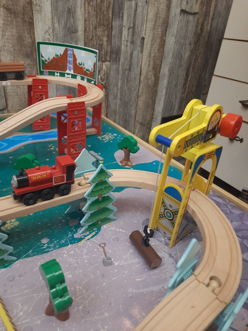 Деревянная железная дорога KidKraft Waterfall Station Train Set&Table