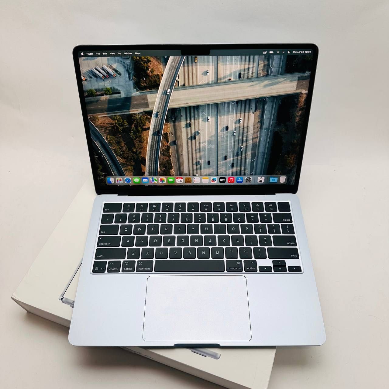 MacBook Air 13' M4 16/256 Sky Blue OPEN BOX!