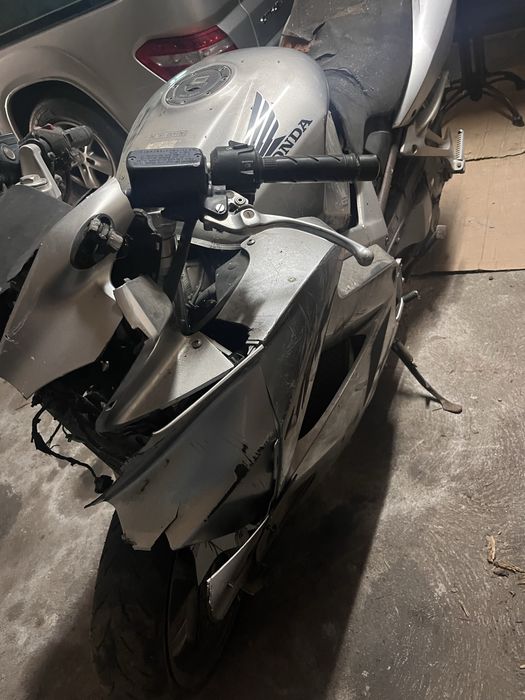 Honda VFR 800 acidentada