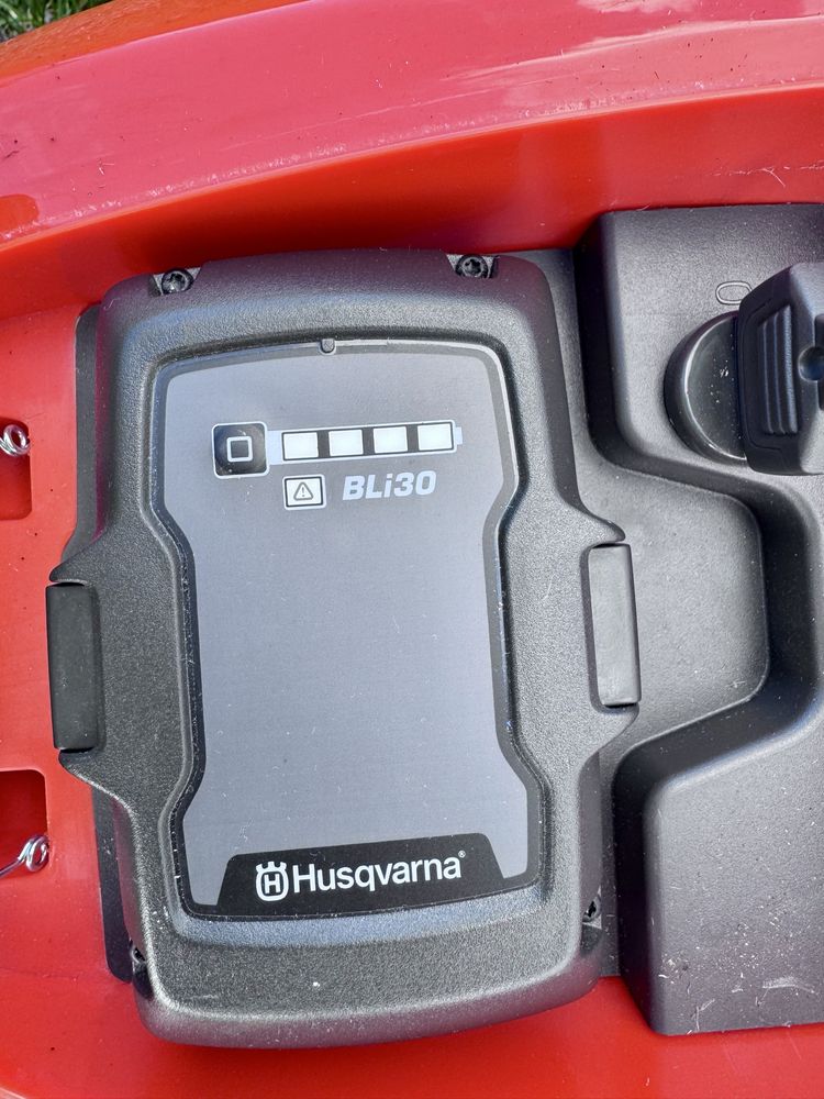 Kosiarka Husqvarna LC 141 IV akumulatorowa napęd  7.5ah Bli30