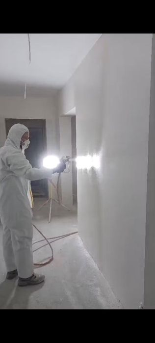 Gładzie natryskowe, malowanie natryskowe