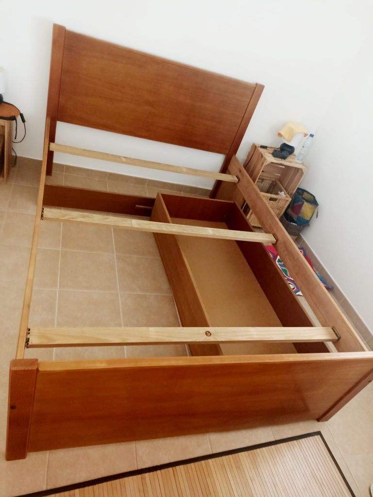 Cama com arrumação + estrado 140