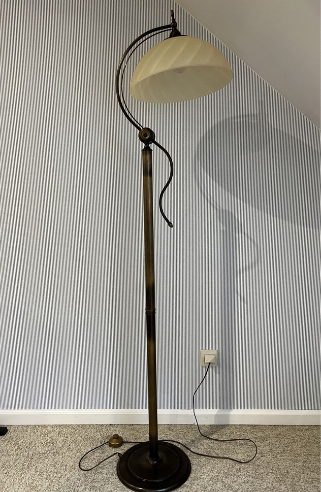 Lampa stylowa do salonu