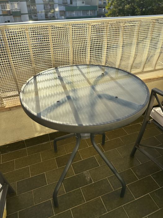 Mesa de ferro com 2 cadeiras para jardim/varanda