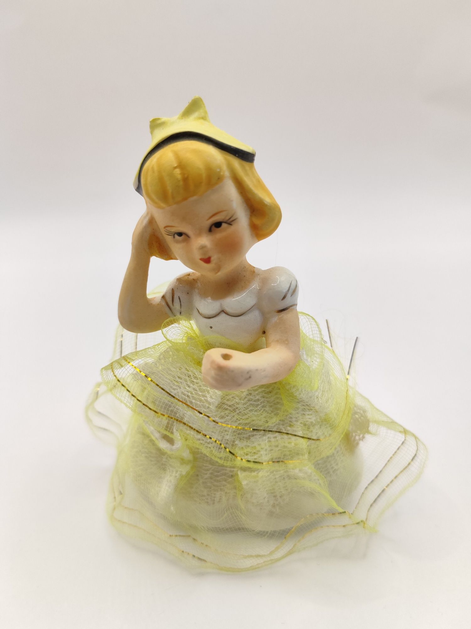 Porcelanowa lalka dziewczynka Calineczka sukienka