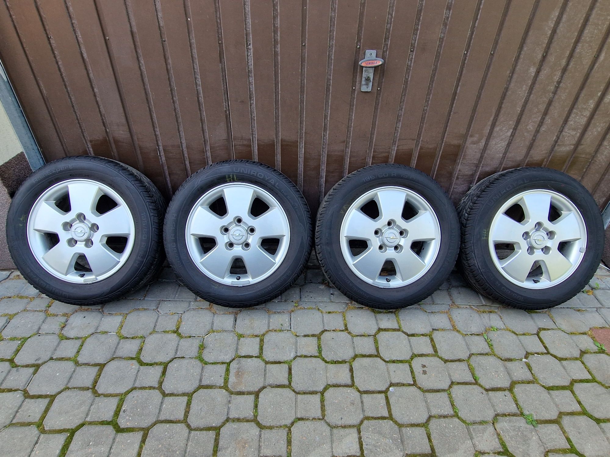 Felgi z oponami 195/60R15 Opel Vectra 5x110 Zafira Astra Signum Corsa