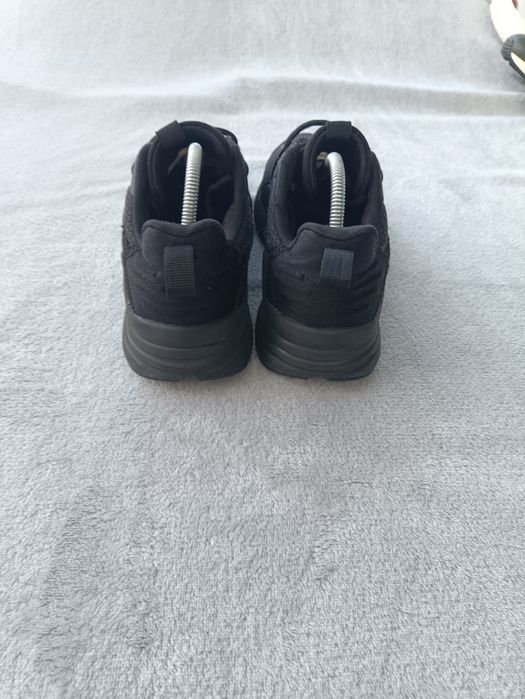 Женские кроссовки беговые Puma р40