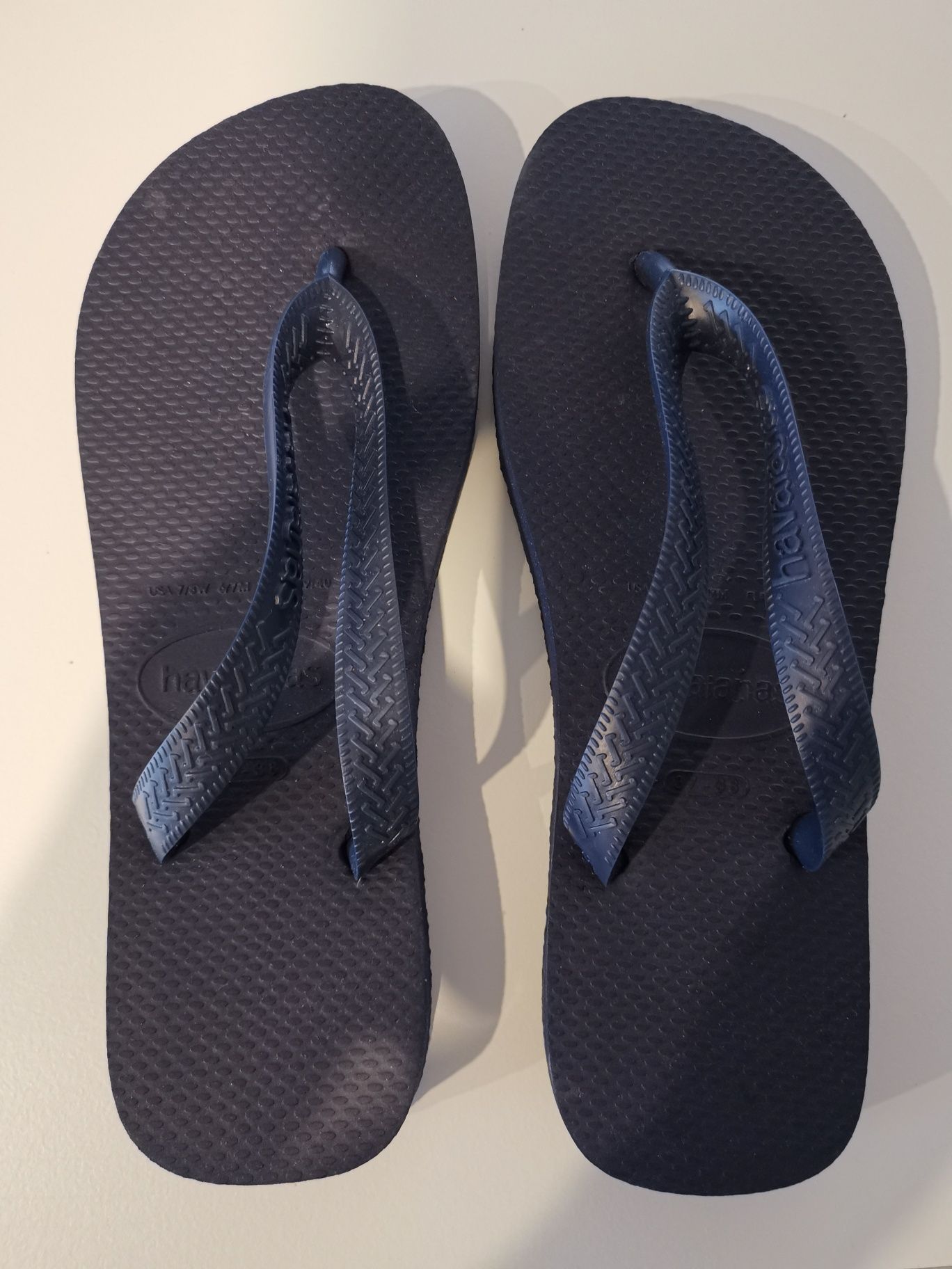 Havaianas azuis novinhas e sem sinal de uso