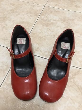 Sapatos vermelhos para criança