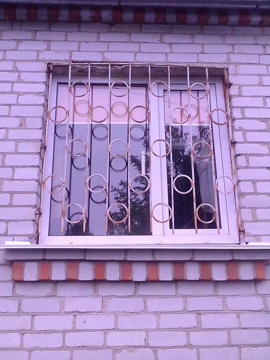 Грати на вікно б/в