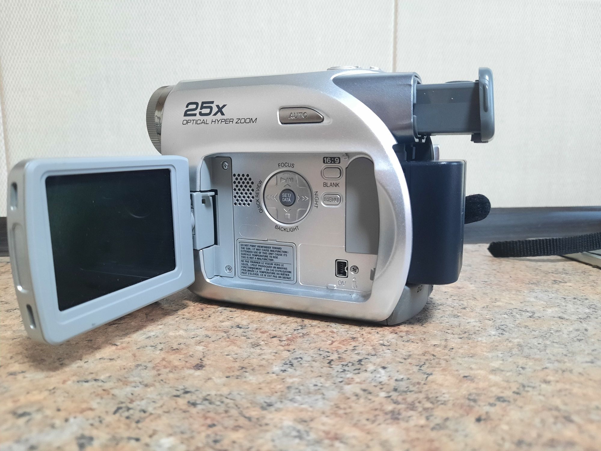 Відеокамера JVC X-25