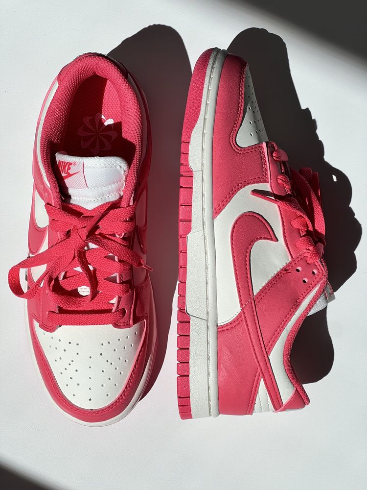 Nuke Dunk Low Aster Pink нові, оригінал