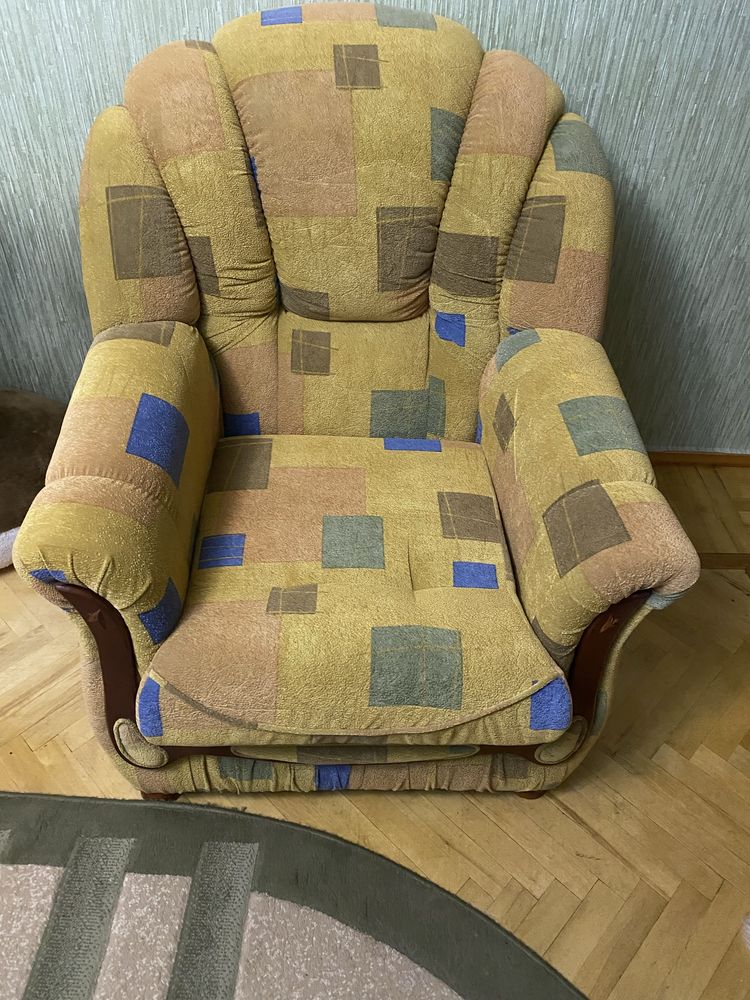 Продам диван і крісло