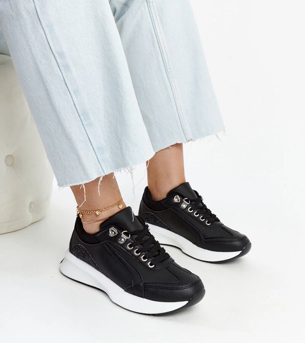 Czarne sneakersy na platformie Taima