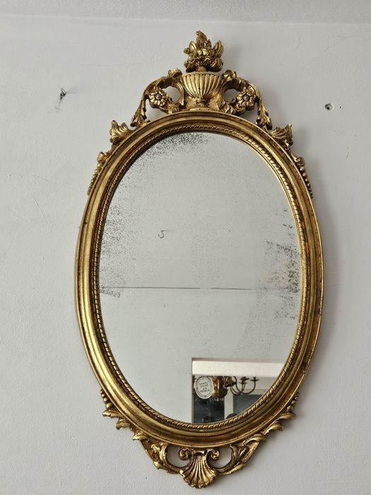 Lustro w złotej ramie Francja