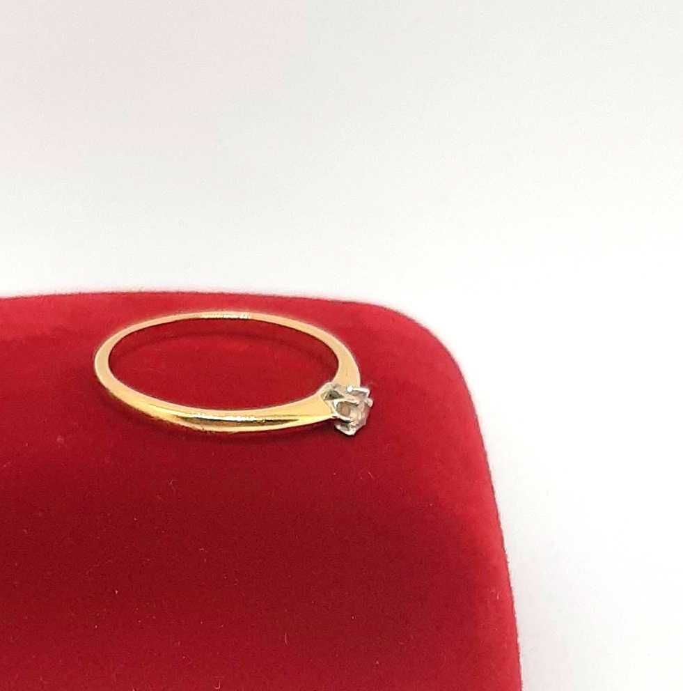 Złoty pierścionek z Brylantem 0,08ct PR.585 W:1,51gr R.12 ,