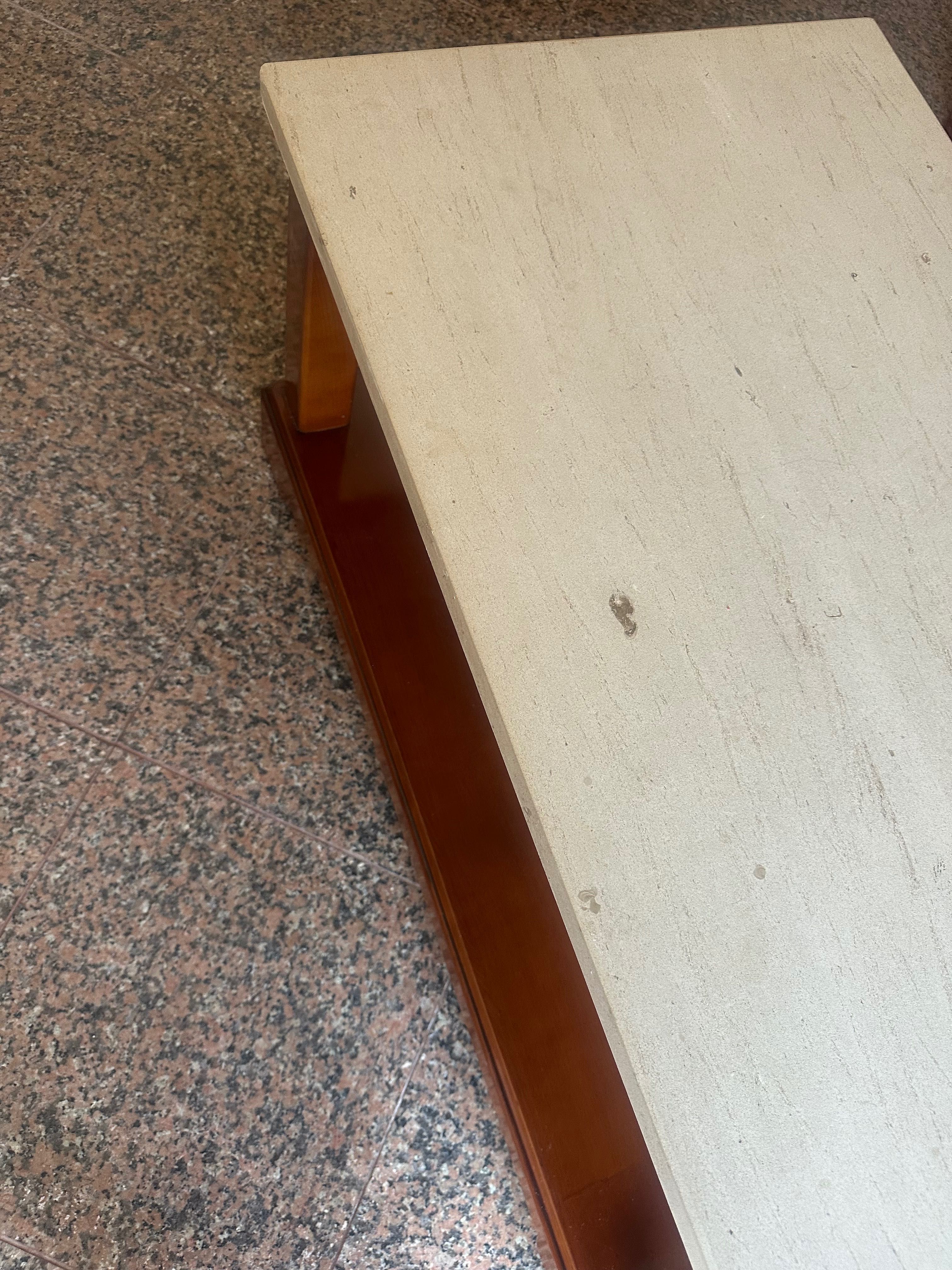 Mesa de centro castanha e mármore