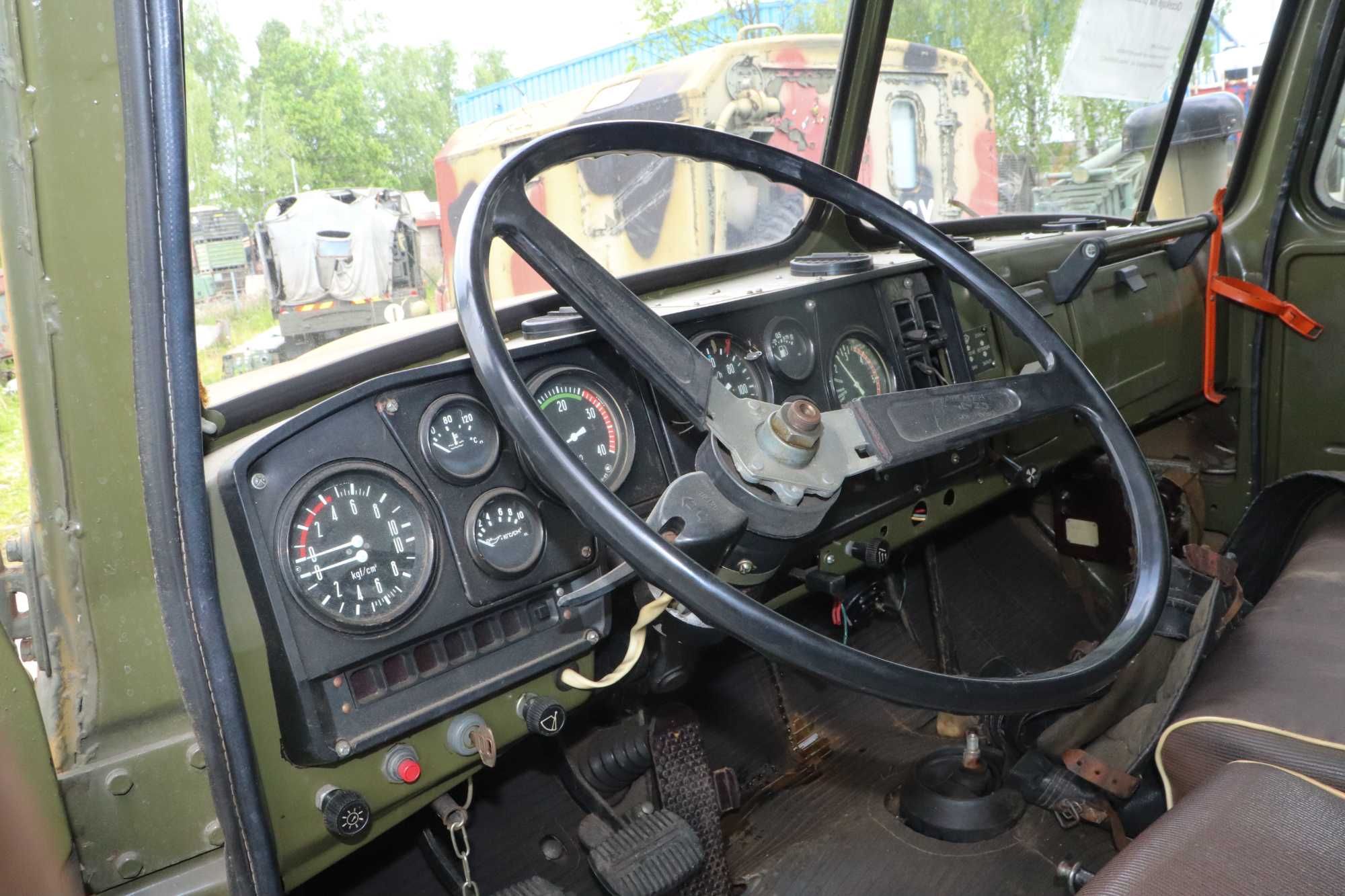 Radziecka ciężarówka URAL-4320 koła 6x6