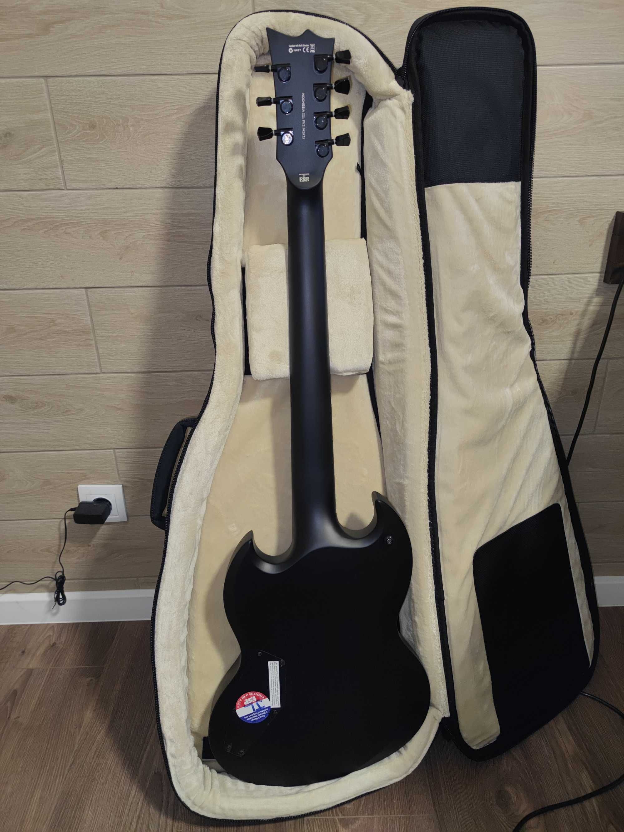 LTD VIPER-7B Black Metal Baritone with Gator G-PG-ELECTRIC