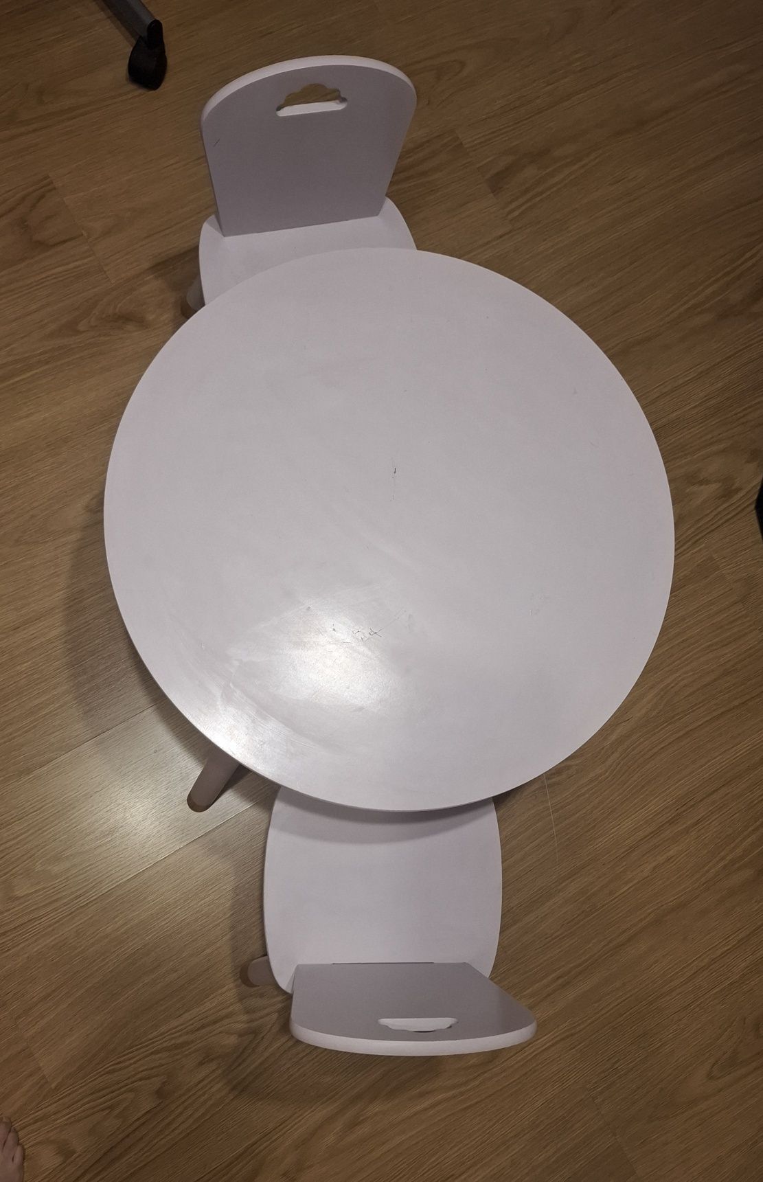 Mesa de criança e cadeiras