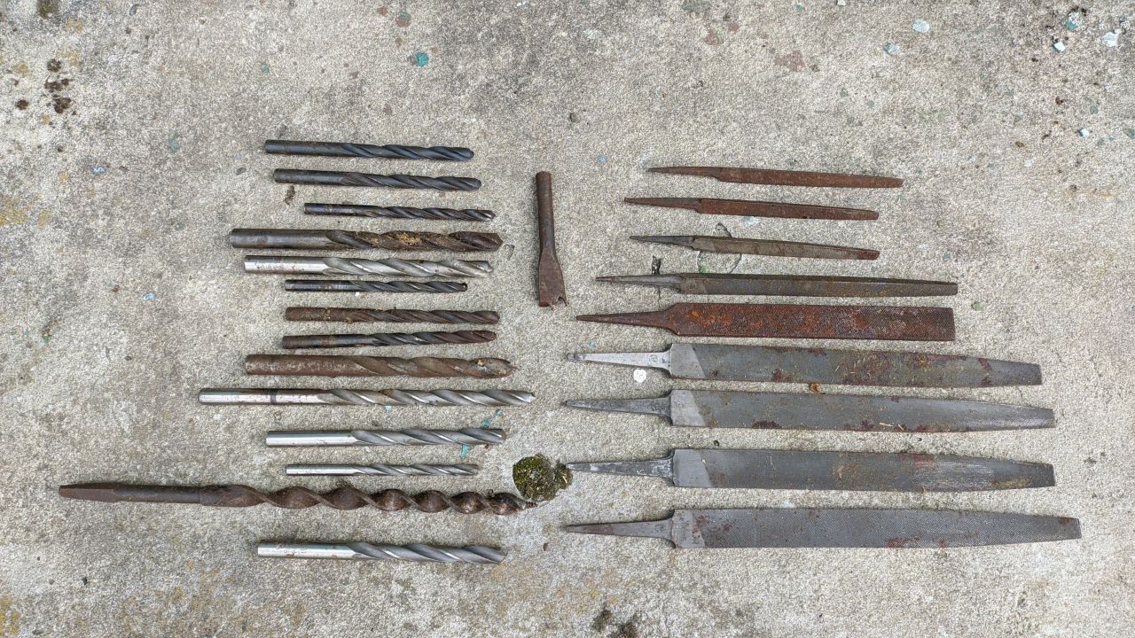 Старовинні інструменти склорізи напильники