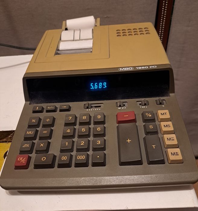 Máquina calculadora eléctrica