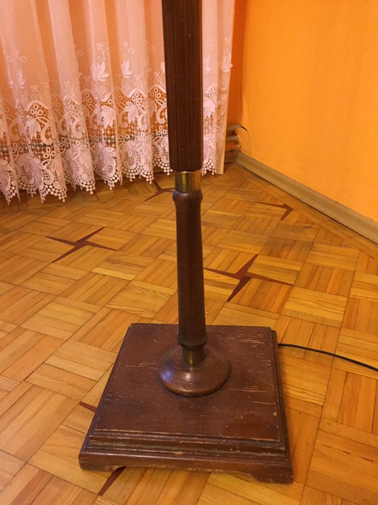 Lampa podłogowa- drewniana