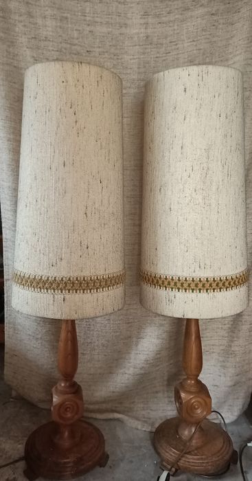 Duże lampy stojące