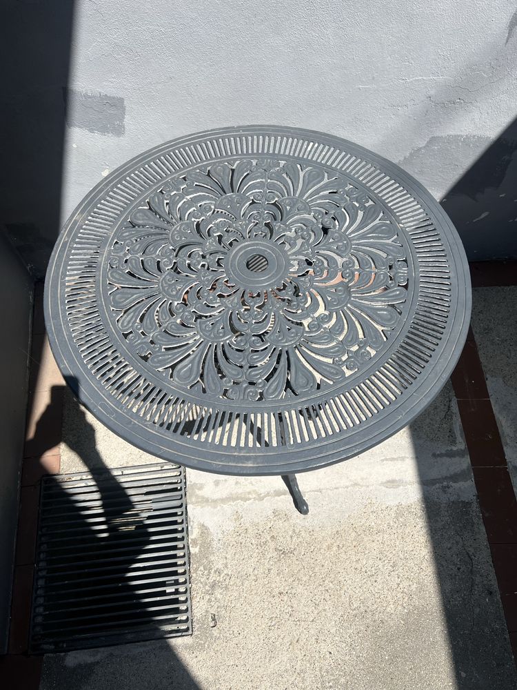 Vendo mesa de jardim