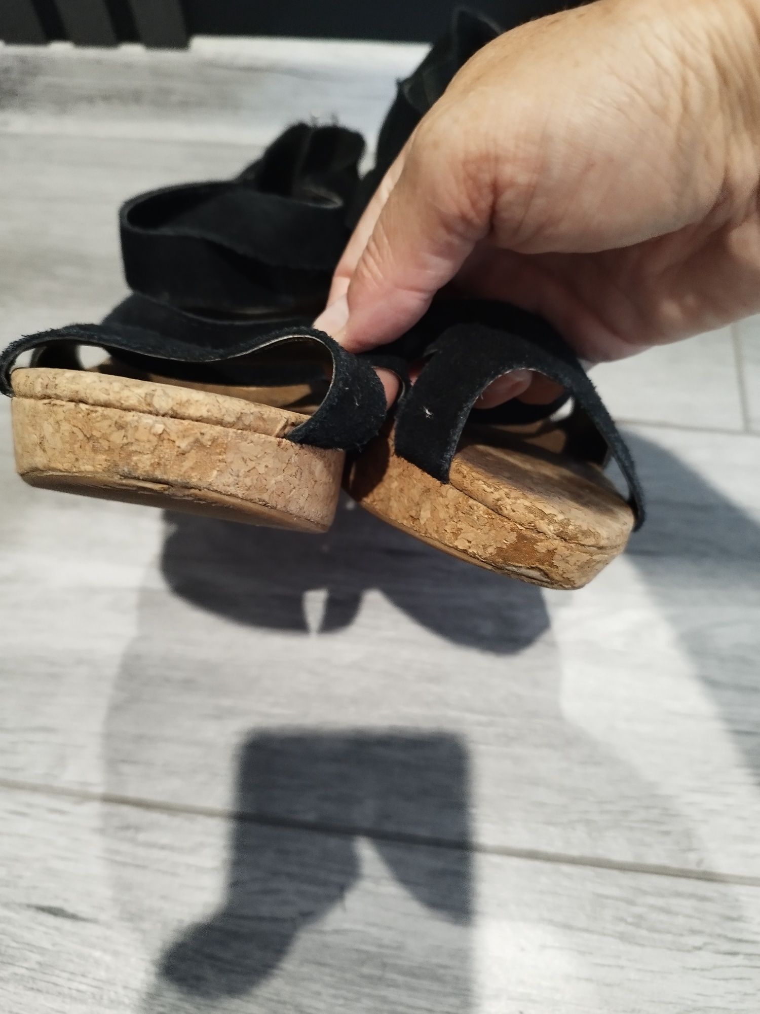 Sandały na koturnie 40