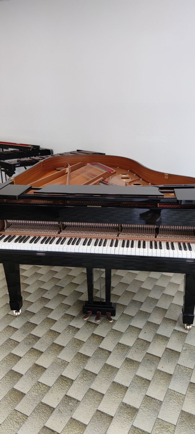 Piano de 1/4 cauda Yamaha C3