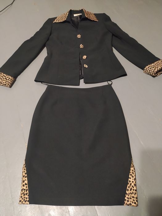 жіночий діловий костюм  для бізнесу