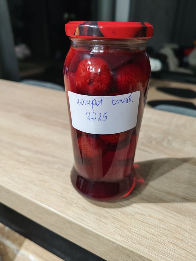 Domowy kompot truskawkowy