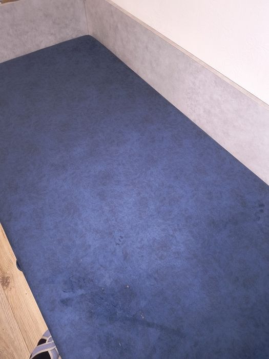 Pilnie sprzedam łóżko jednoosobowe z pojemnikiem na pościel