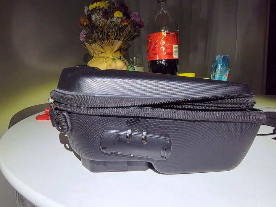 Сумка на бак SHAD E091CL Click System Dual Lockable