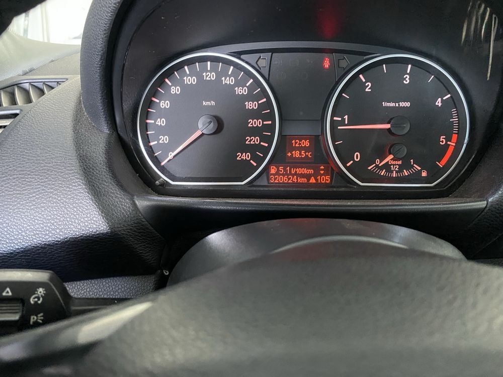 Segue para venda bmw 118 d muito bom estado