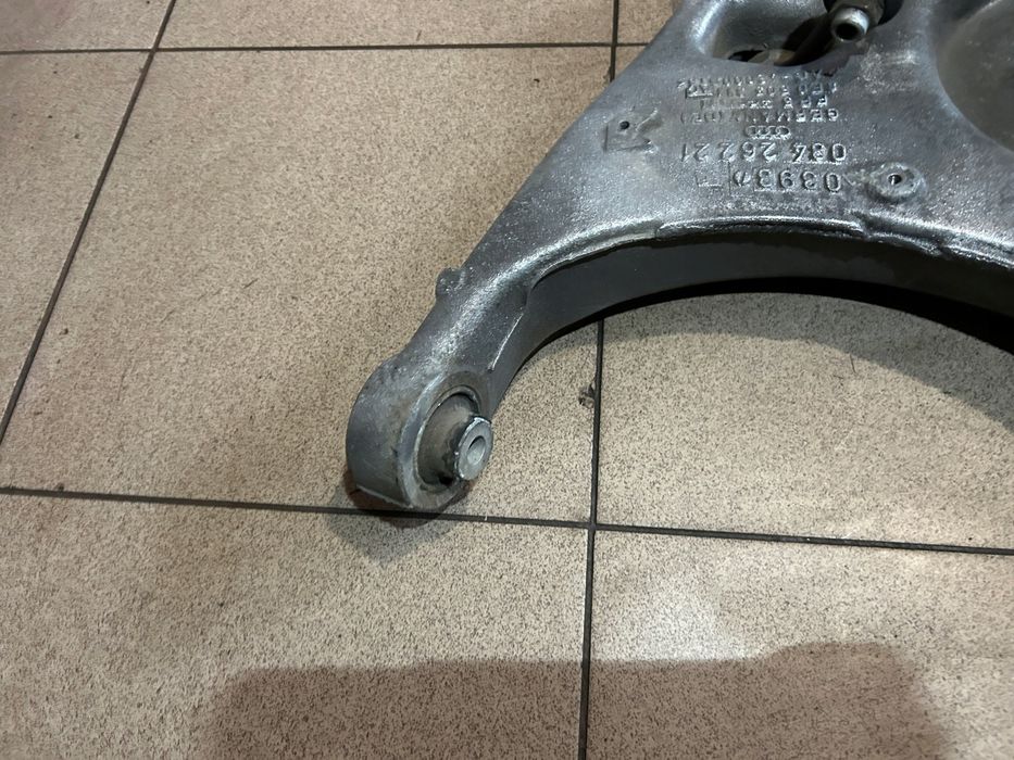 Wahacz Dolny Lewy tył Audi A4 B6 Sedan Kombi