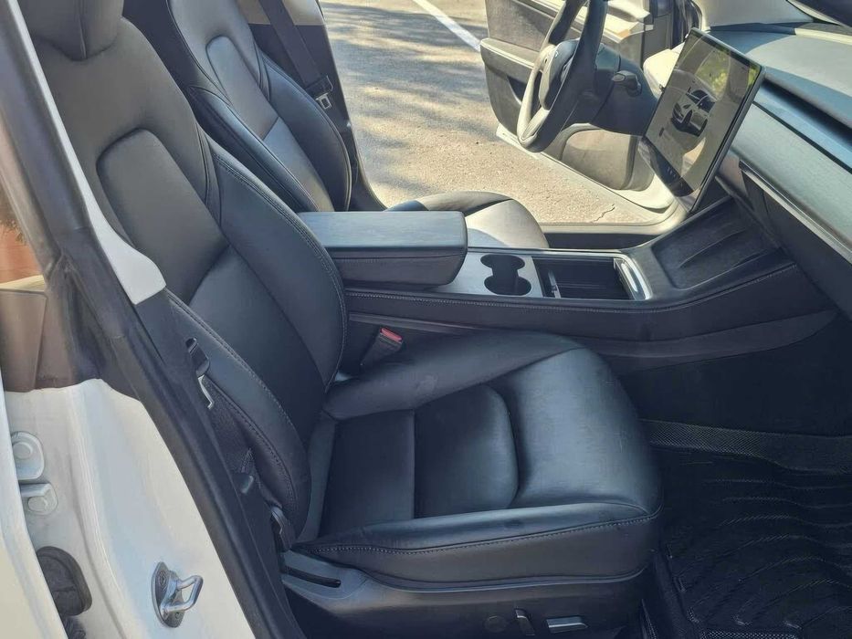 Tesla Model 3 Long Range      2023