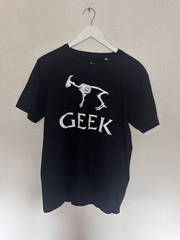 ⸻  Młody West GEEK Koszulka Rap Tee Streetwear Drill Vibe Y2K Look