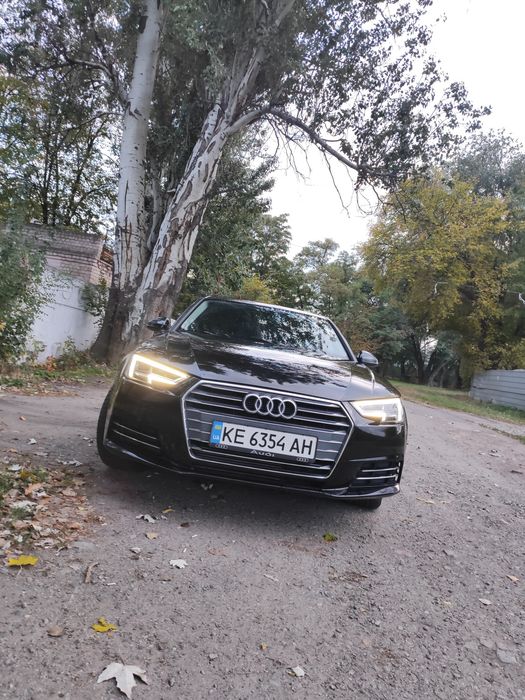 Audi A4 2017 года