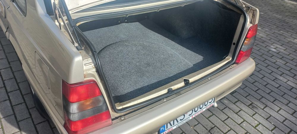 Polonez Atu Plus 1998r 89000 tyś km stan kolekcjonerski.