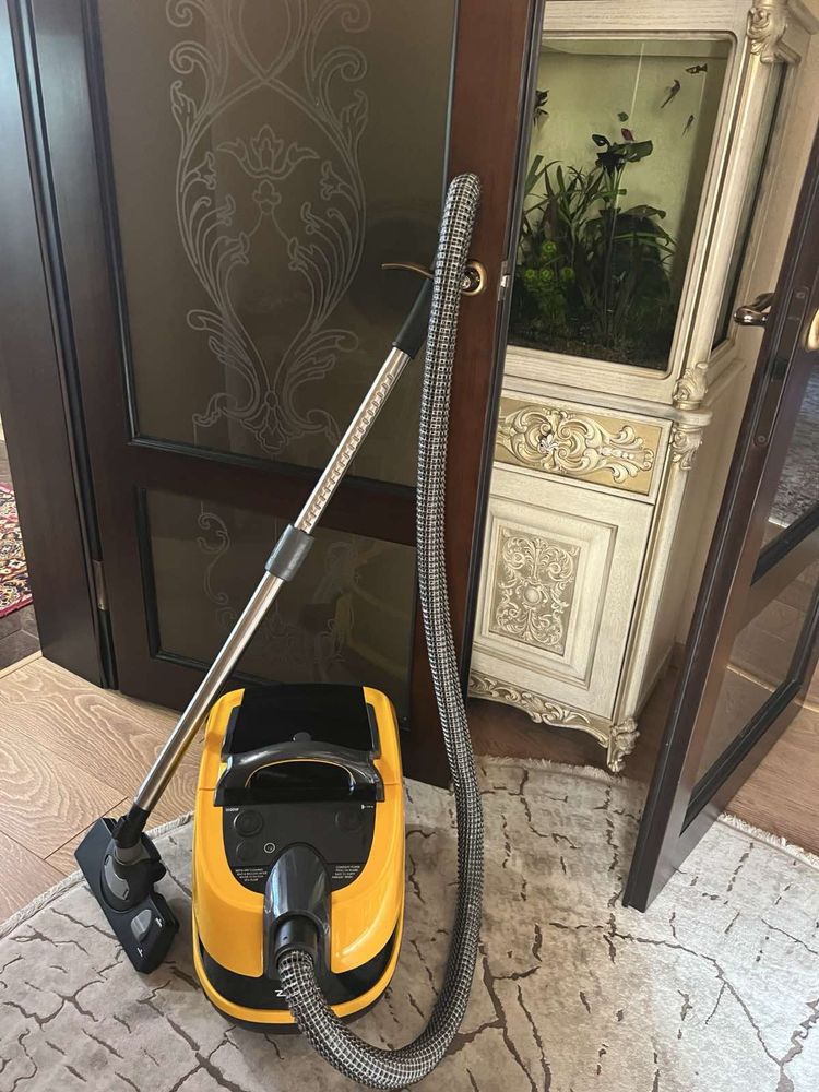 Пилосос миючий ZELMER ZVC762ZT