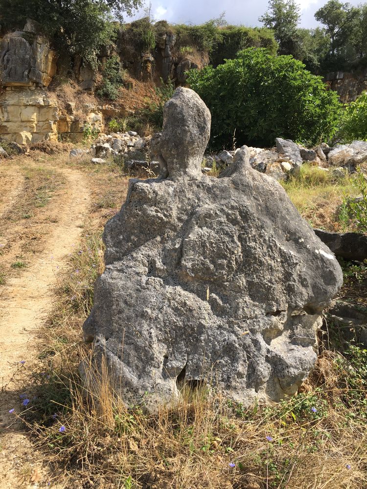 Pedras rusticas e cantarias