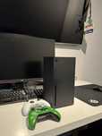 Konsola Xbox Series X + 2 pady